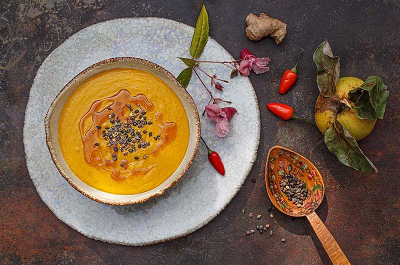 Neue E-Book-Serie: Wildkräuterrezepte 16 Edition Blaes asiatische Kuerbissuppe Springkrautsamen 800x530 1